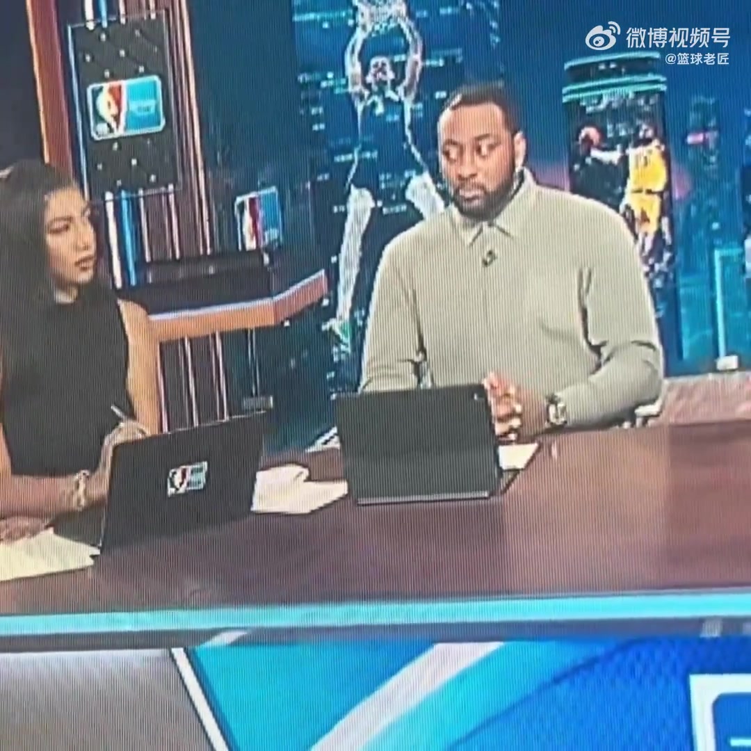 魅力很大！节目中和美女主持人一起同台 沃尔已经魂不守舍了