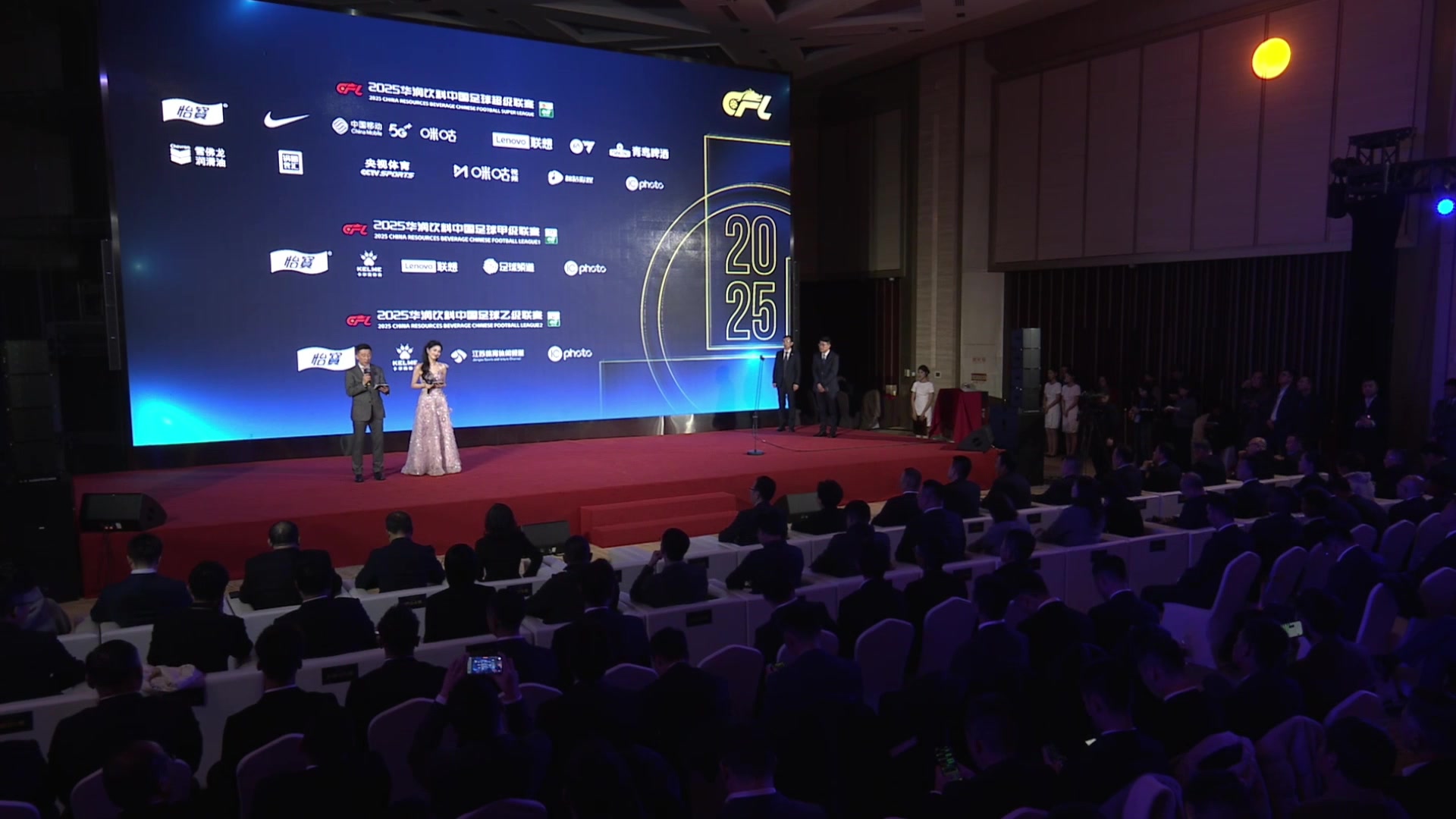 击败徐正源等人！河南主帅拉莫斯获2025赛季中超最佳教练