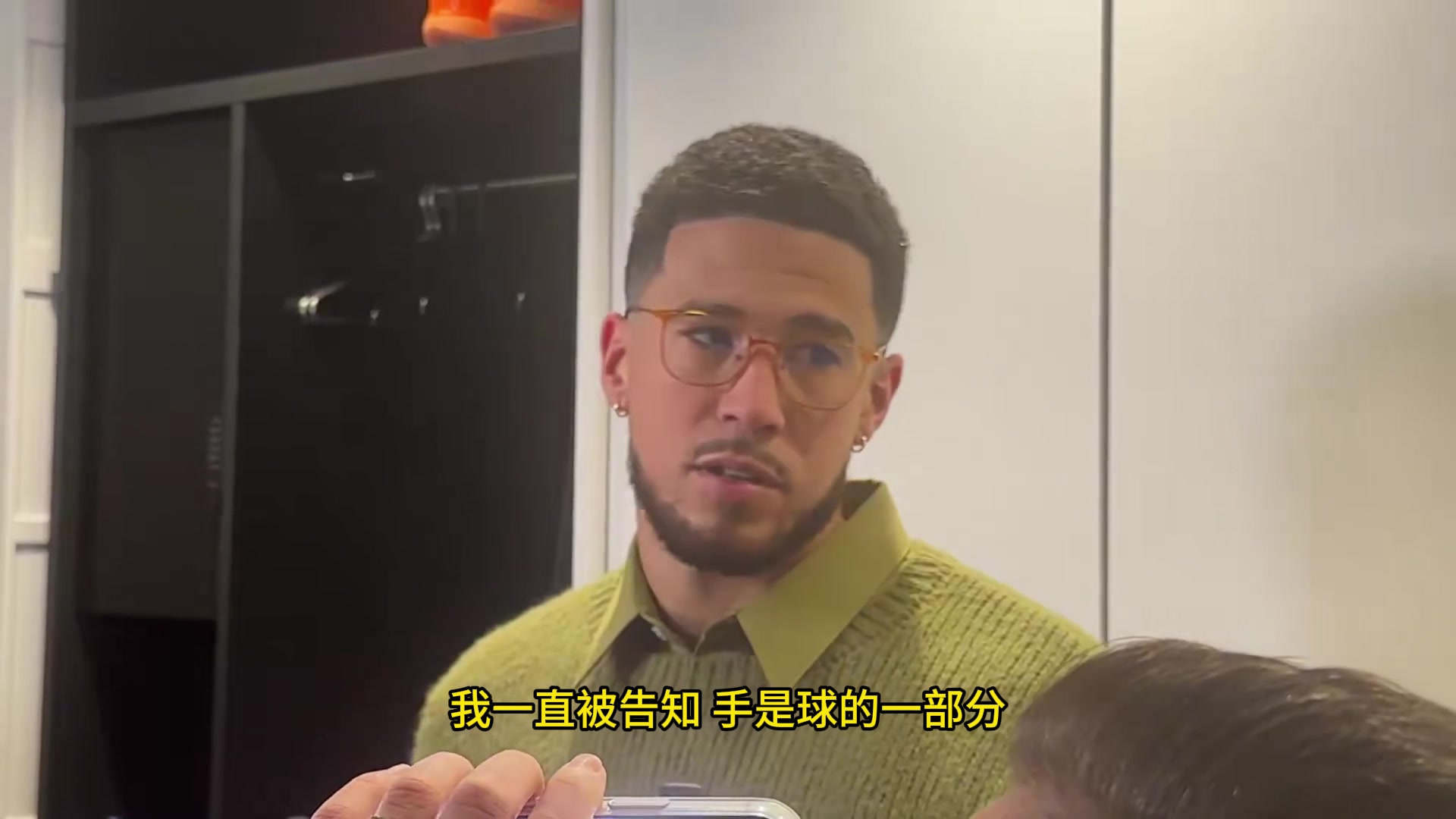 布克谈最后时刻对詹姆斯犯规:我一直以为那是球手一体,但詹姆斯对狄龙的犯规也没吹