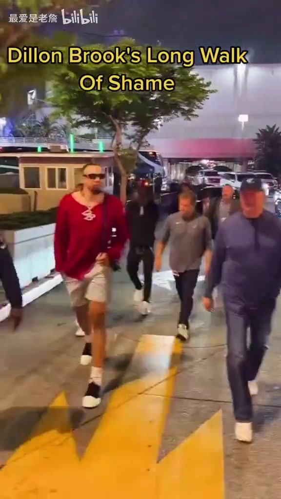 抗压能力真强！名场面：狄龙此前在洛杉矶街头被疯狂嘲讽！