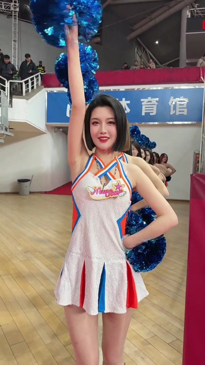 山西啦啦队小姐姐出场,跑太快都没看清脸!