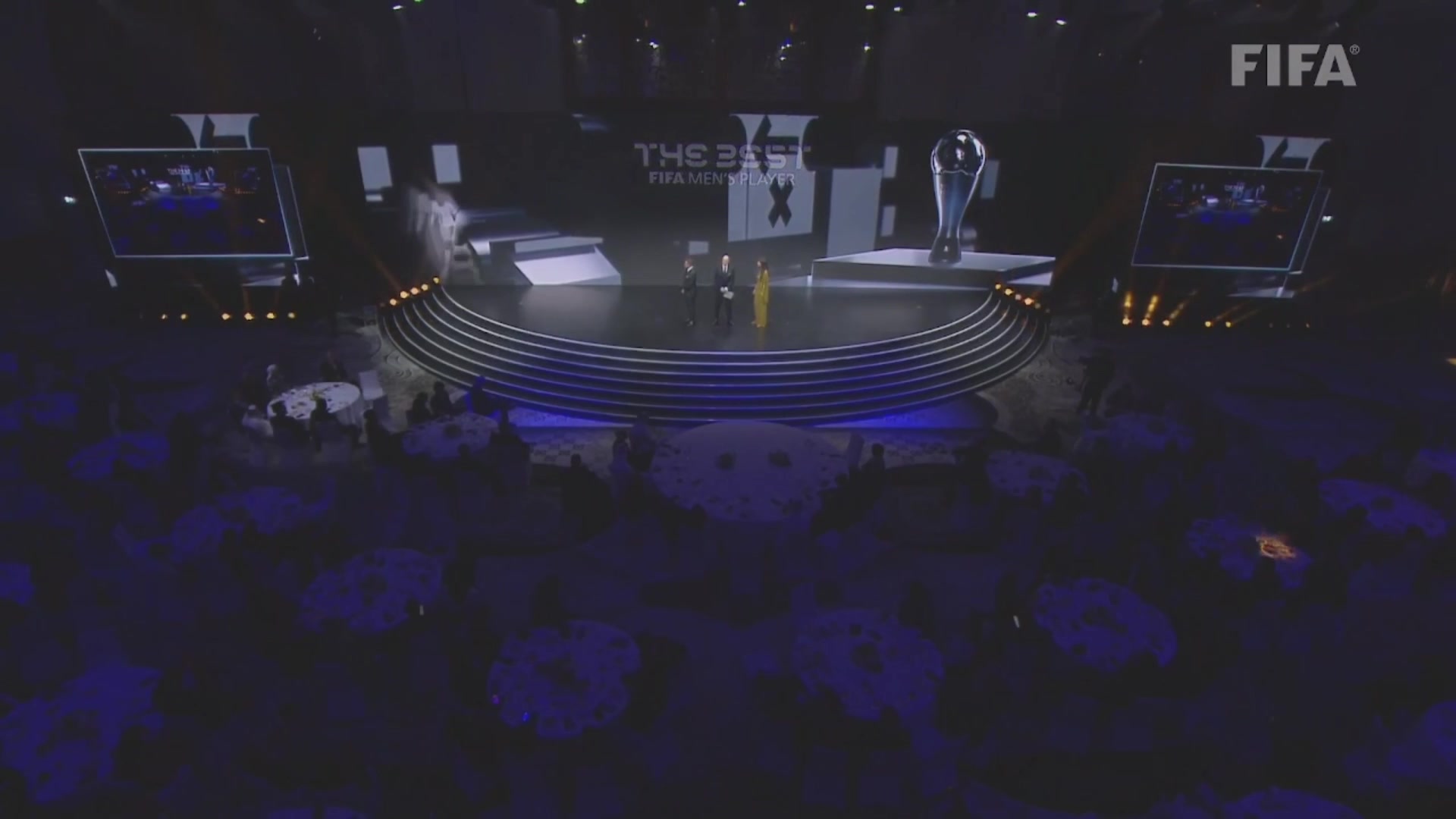 登峰造极!登贝莱荣膺2025年FIFA年度最佳球员,为90后首人