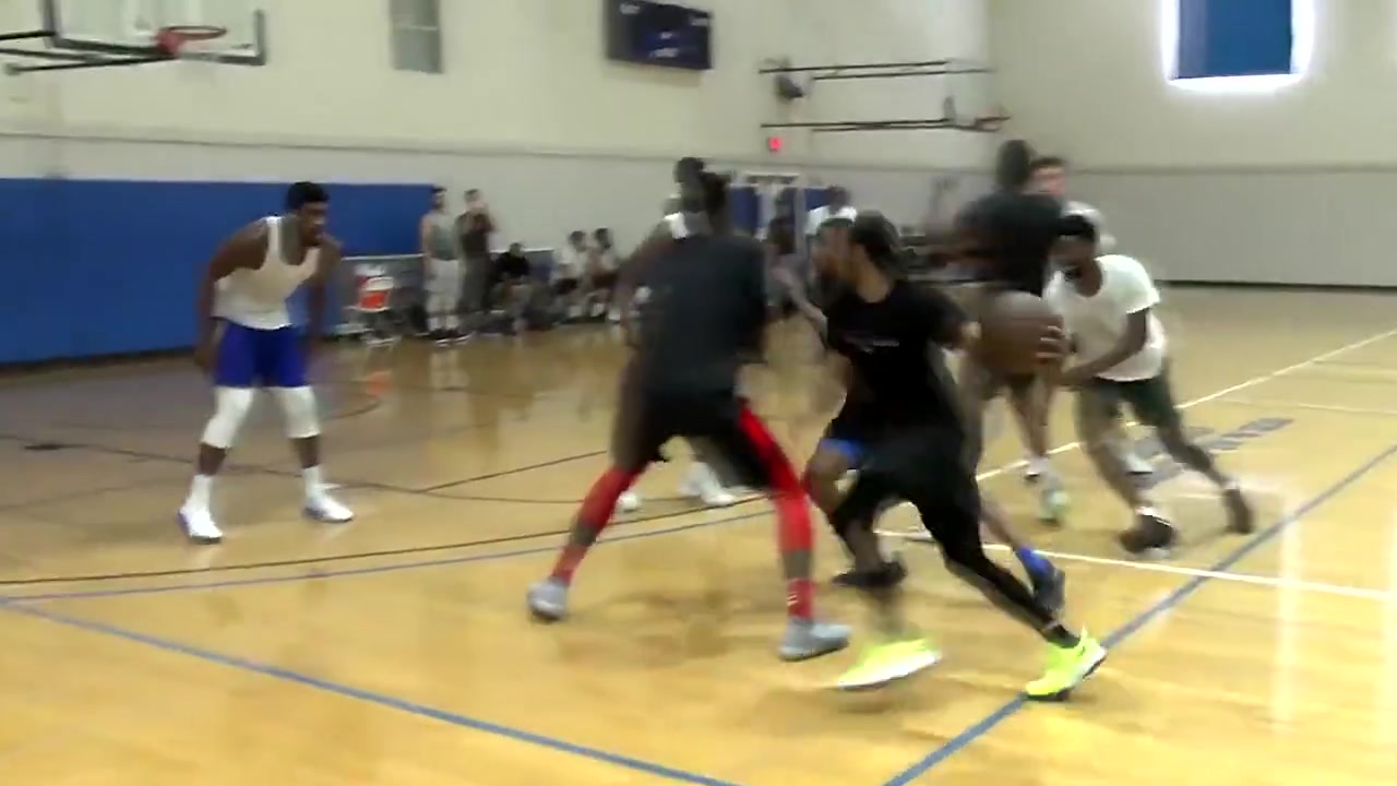 进入他的运控节奏就防不住了！火箭哈登打训练局轻松砍瓜切菜！