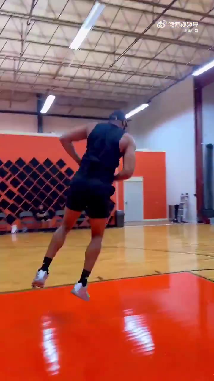 这哥们说：以为我走步了，其实按照规则，都没走步