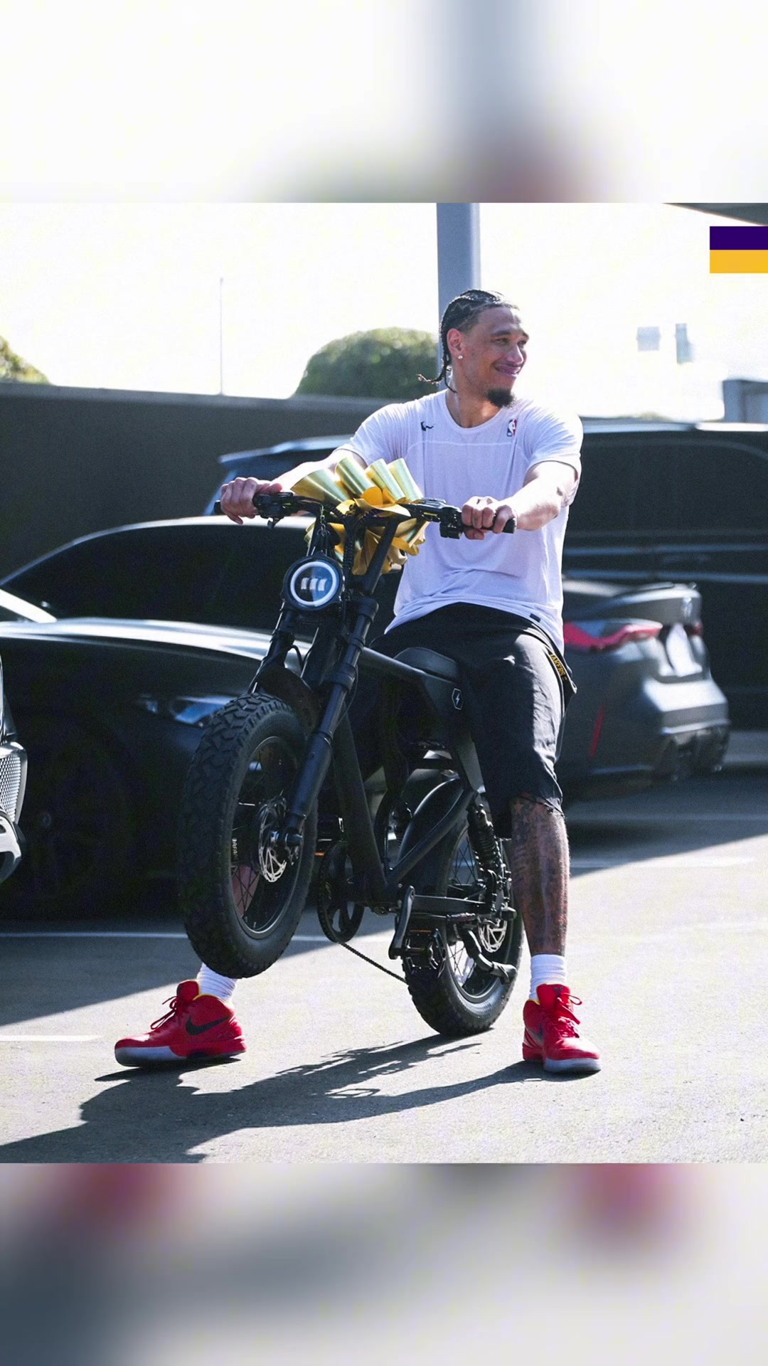 东契奇给队友和球队员工每人送了一辆电动车