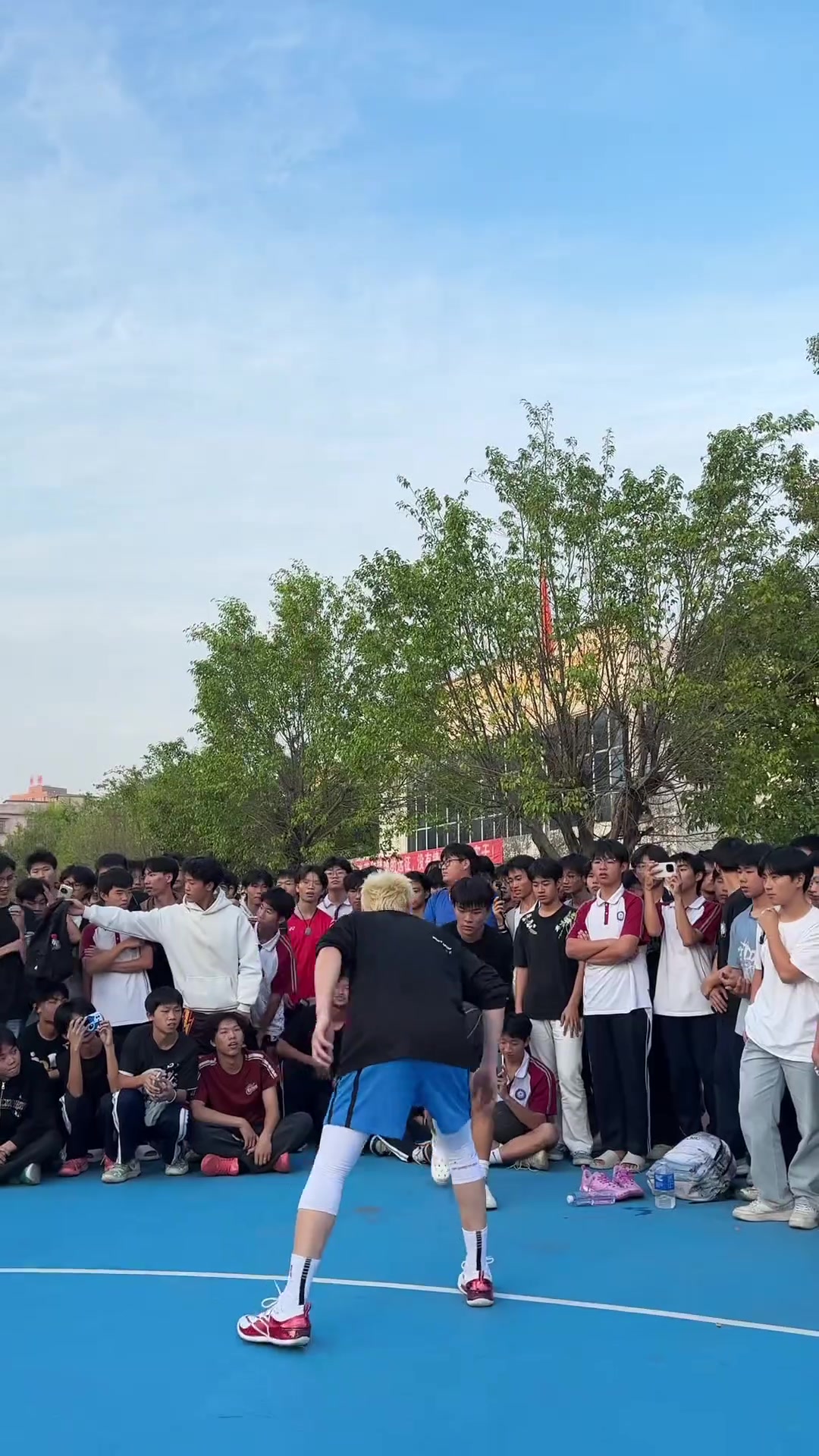 黑人能做到的，我穿黑衣就能比他们强...