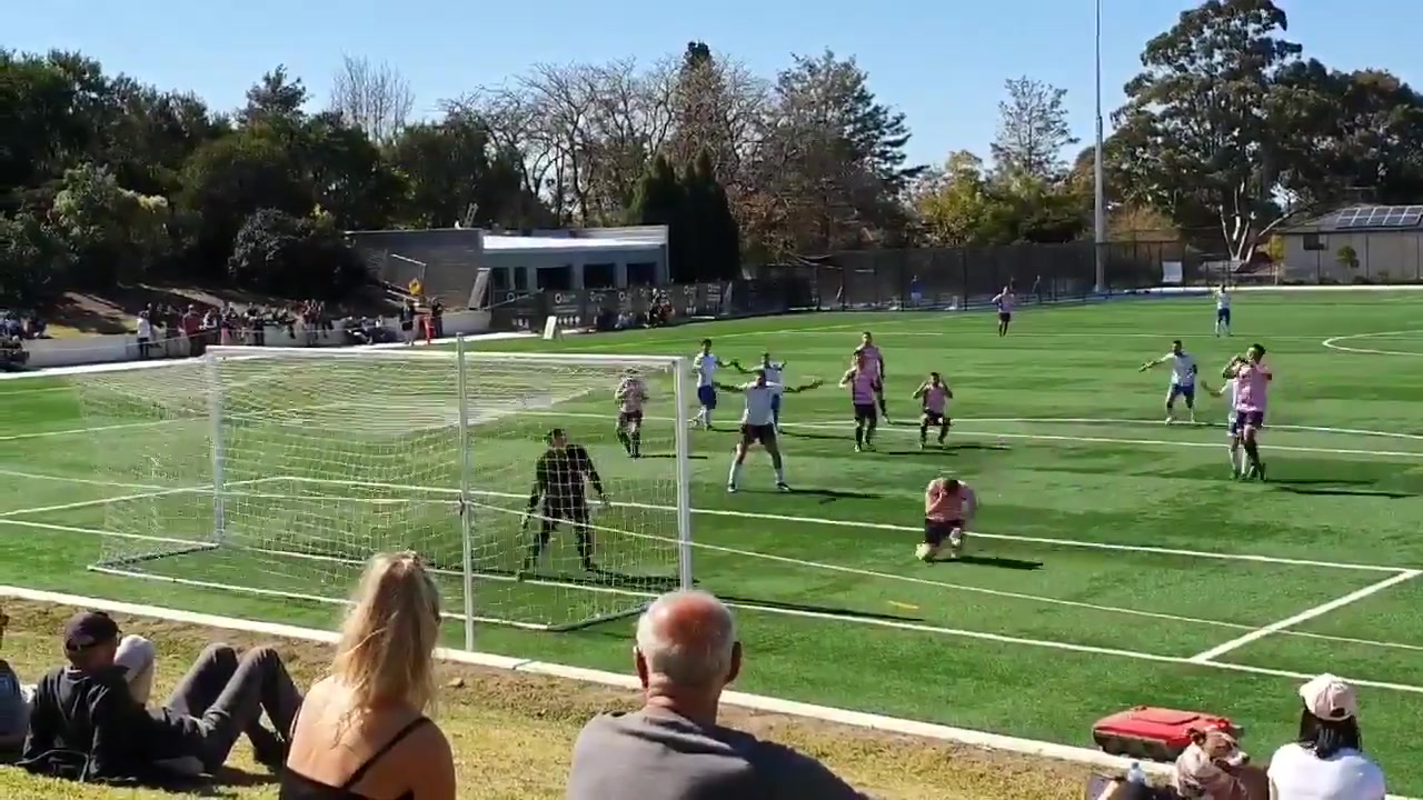 门将：WTMD!悉尼当地联赛上演震惊足坛的史诗级乌龙