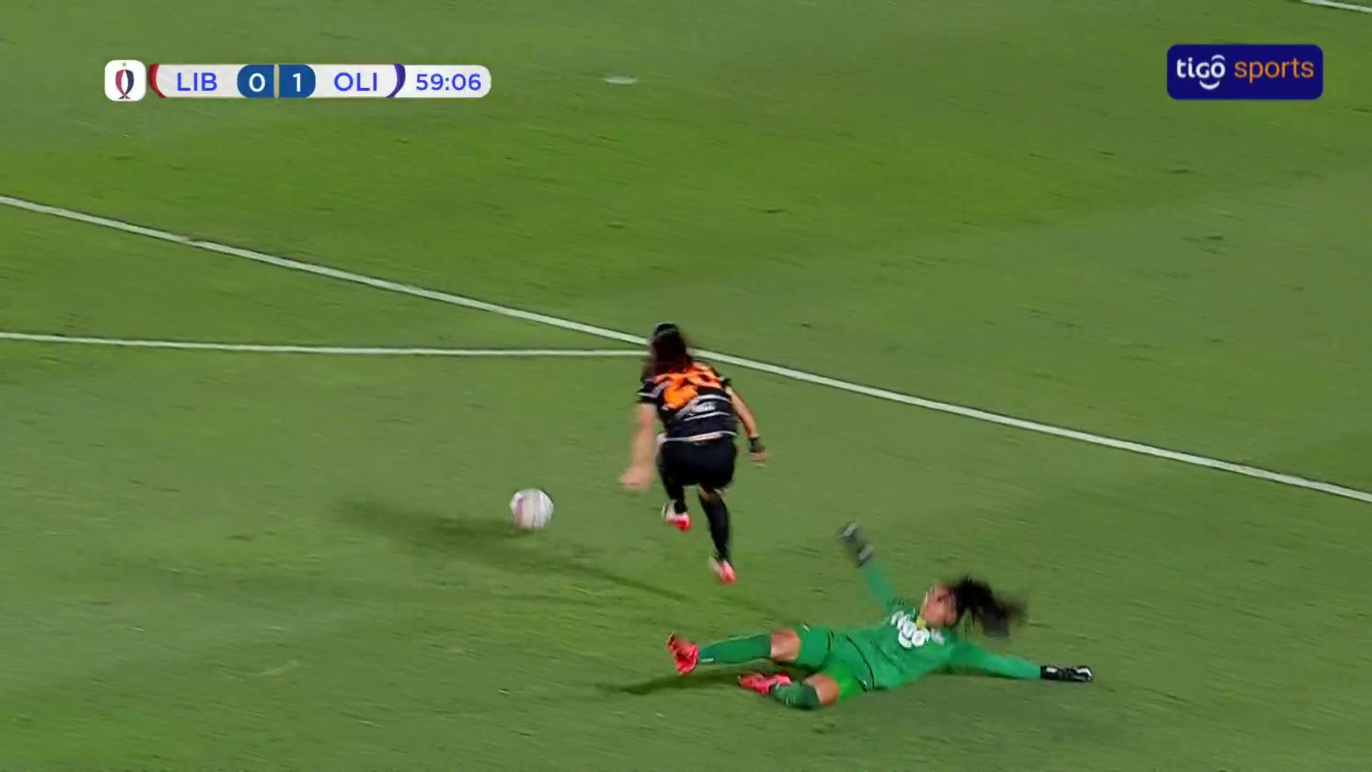 我的眼睛！巴拉圭女足比赛惊现史诗级一幕