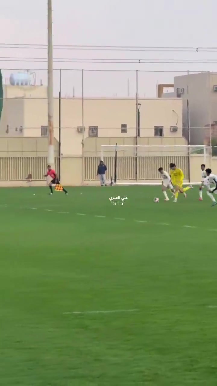 C罗儿子进球啦!队友喂饼喂到了嘴边,但这么高的个子头球有点差