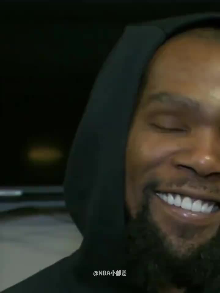 杜兰特笑谈年龄:现在摔倒的感觉,比27岁时更明显!