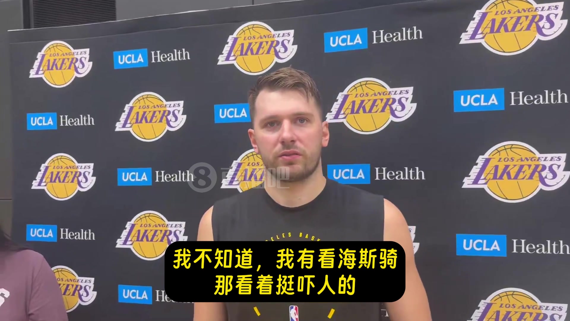 东契奇:海斯骑车太吓人他需要戴头盔!当然还是我骑车厉害~