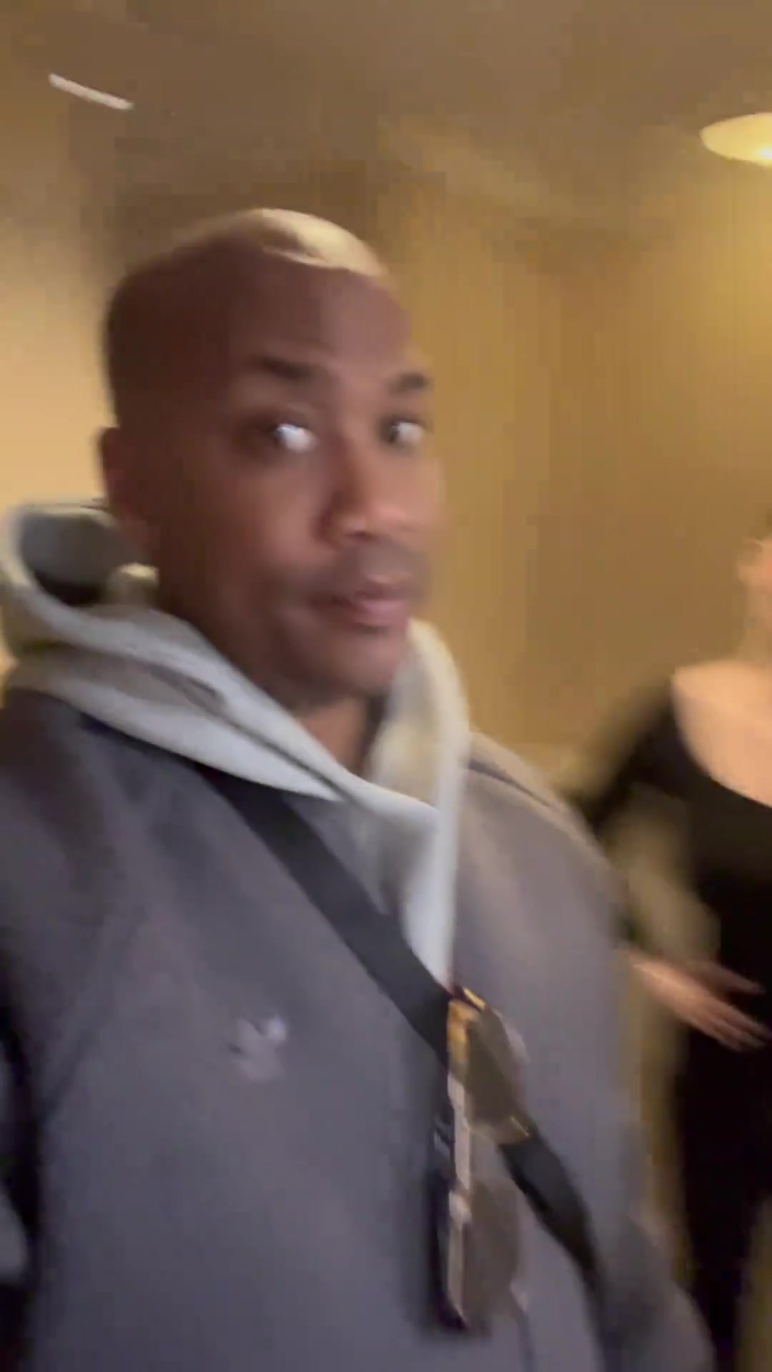 马布里：谁来告诉我这什么原理啊？女生可以做到男生做不到动作