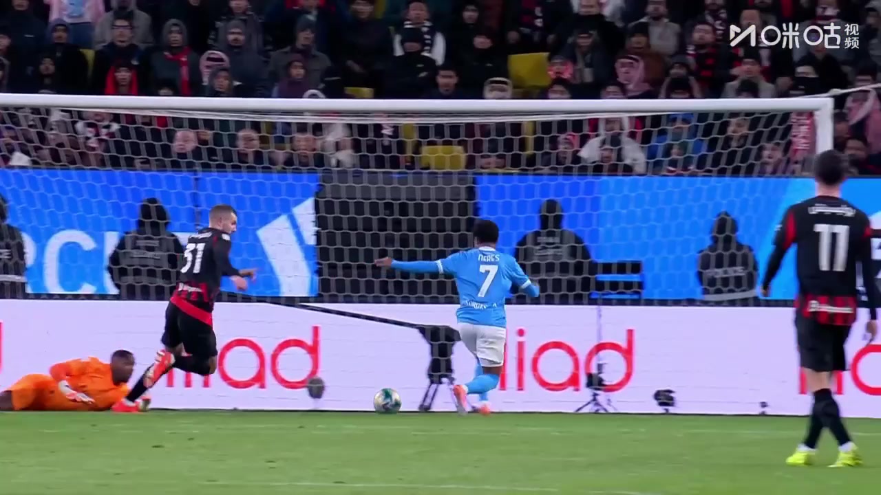 米兰丢球!迈尼昂扑救失误脱手!内雷斯门前打空门得手!