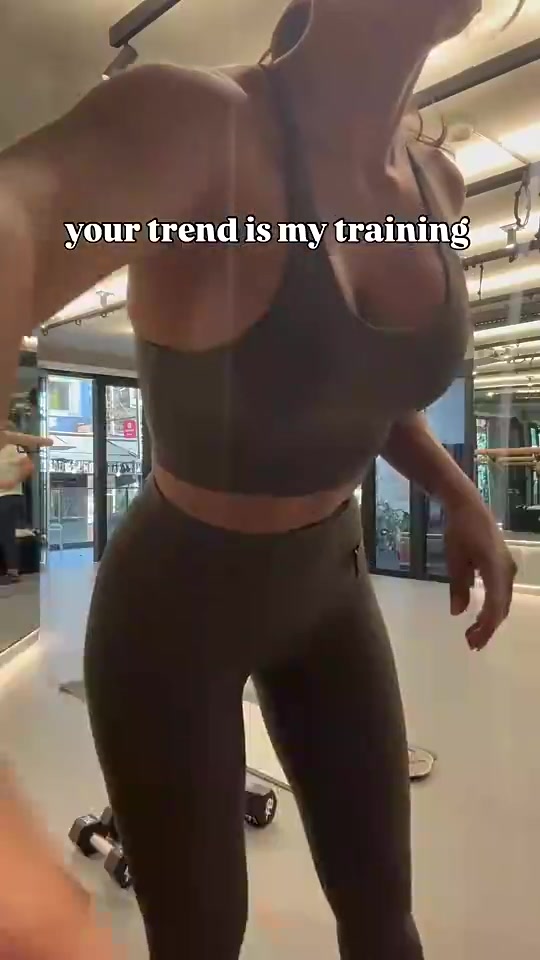 和申京关系紧密的土耳其美女记者曾晒健身视频,这身材真的好