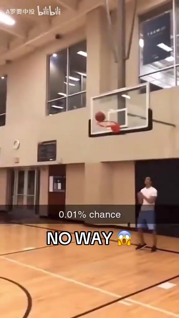 万分之一的概率！球员后场背投，结果你一定想不到……