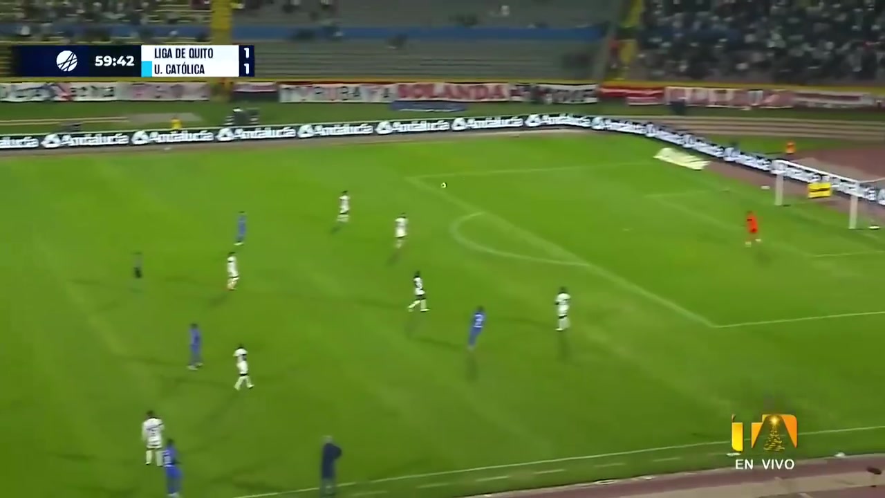 普斯卡什又来？厄瓜多尔杯决赛球员打进无敌半场吊射