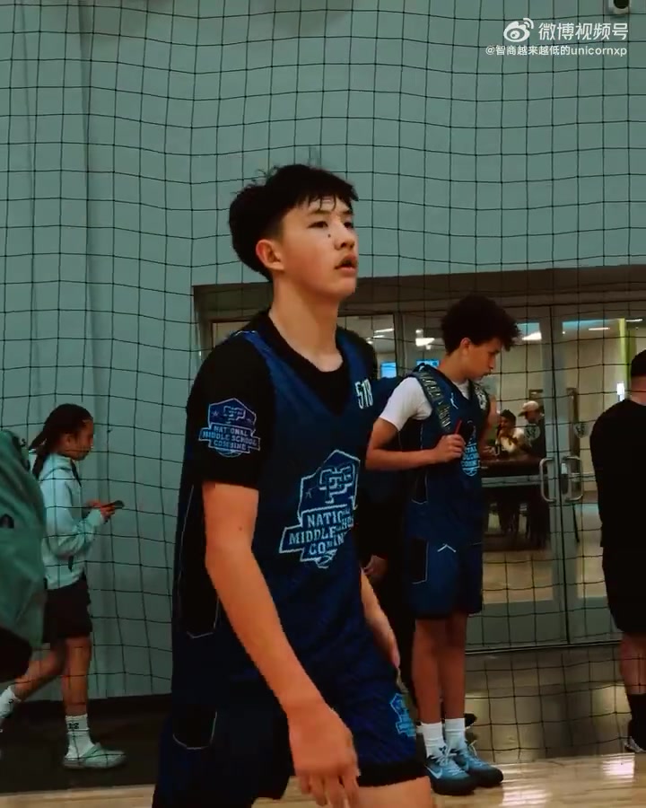 2030届华裔控卫方思岩！技术基本功不错 身体素质爆发力稍差