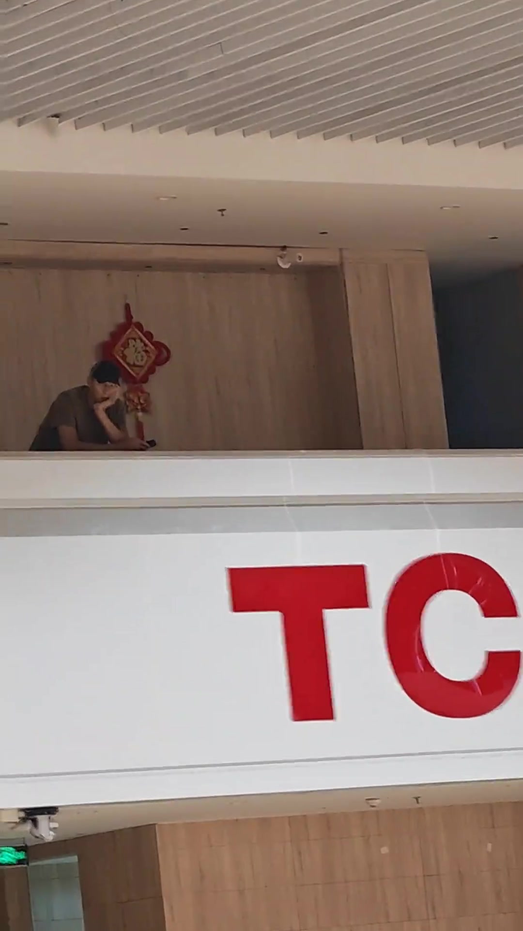 网友在球馆里“偶遇”易建联！自嫖娼丑闻以来已很少露面！