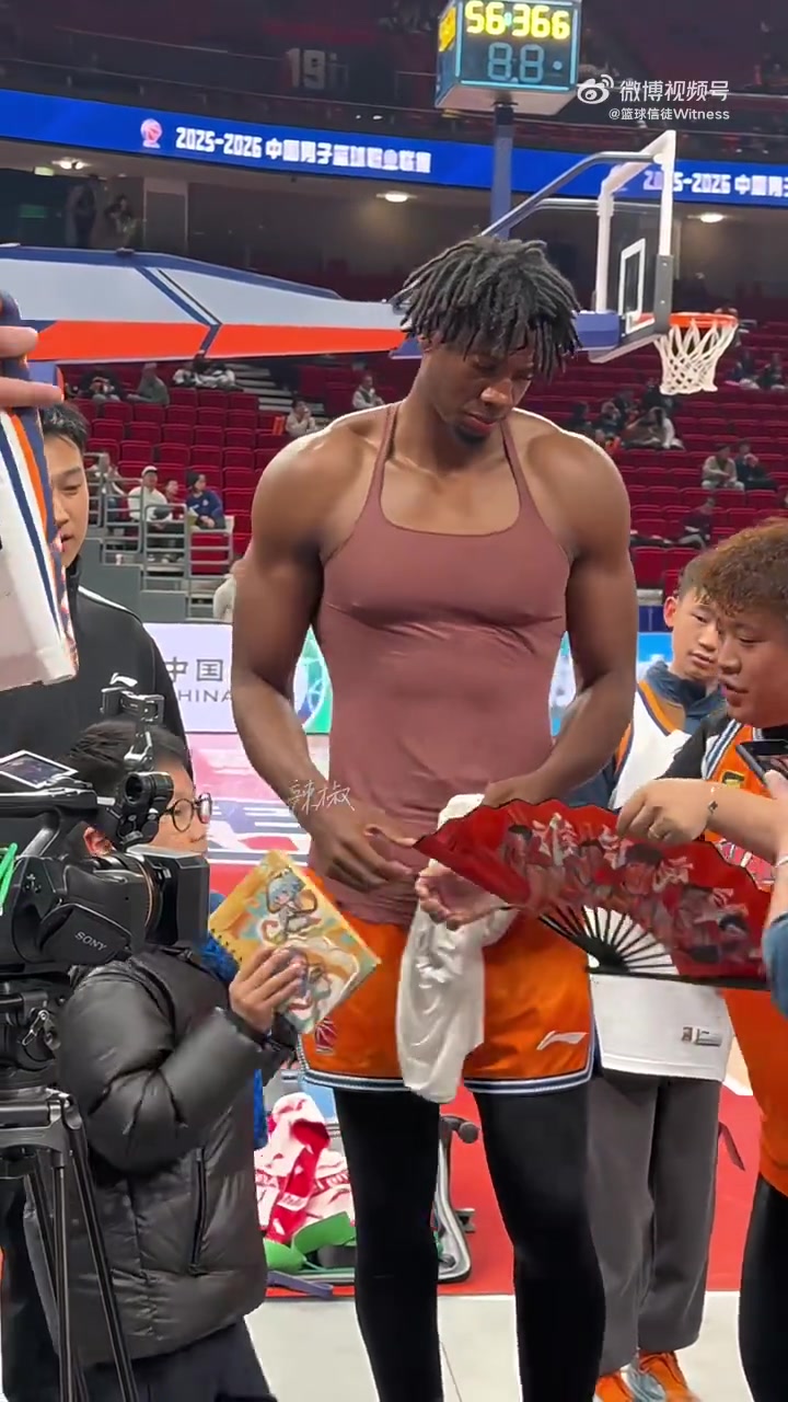 曾经NBA的盖帽王！36岁的大白边，这个身材太吓人了