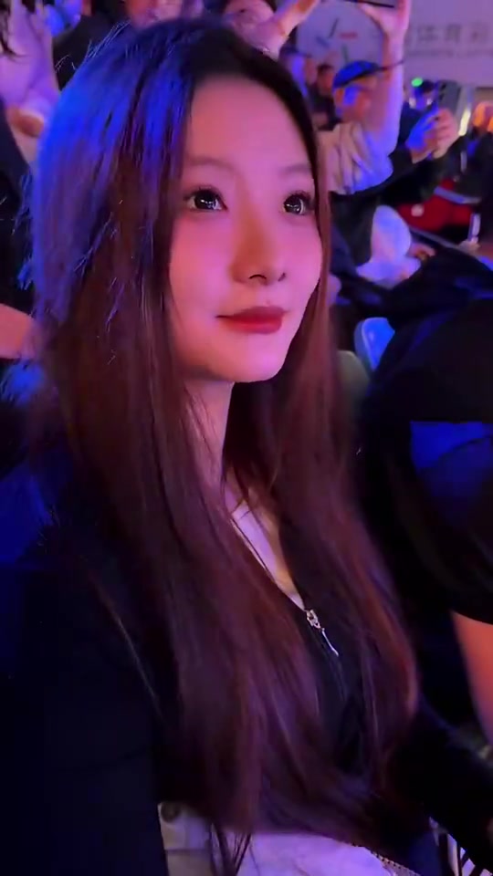 虎王孙军的女儿颜值好高啊！有想当虎王女婿的吧友吗？