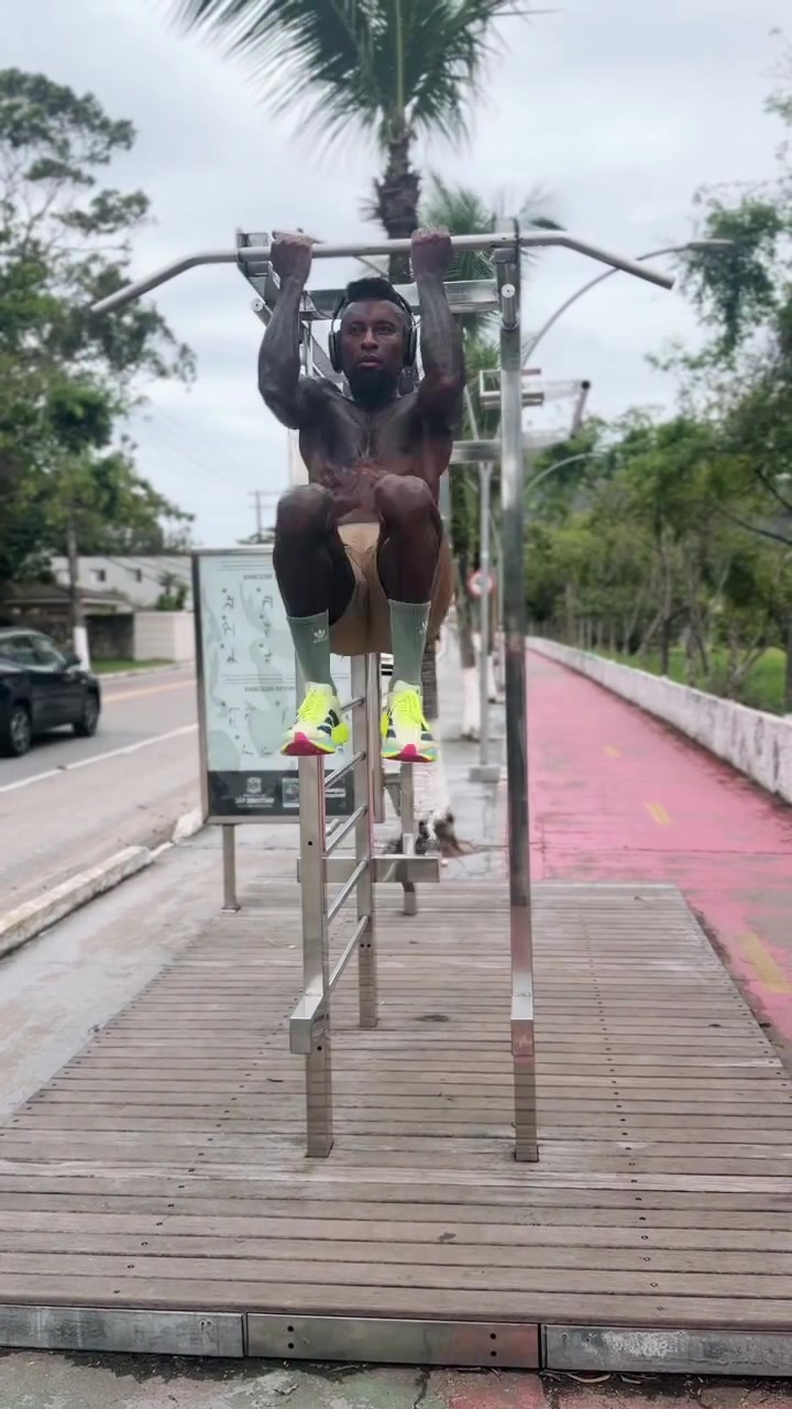 刀锋战士本人！泽罗伯托这肌肉就连我看了都会流口水