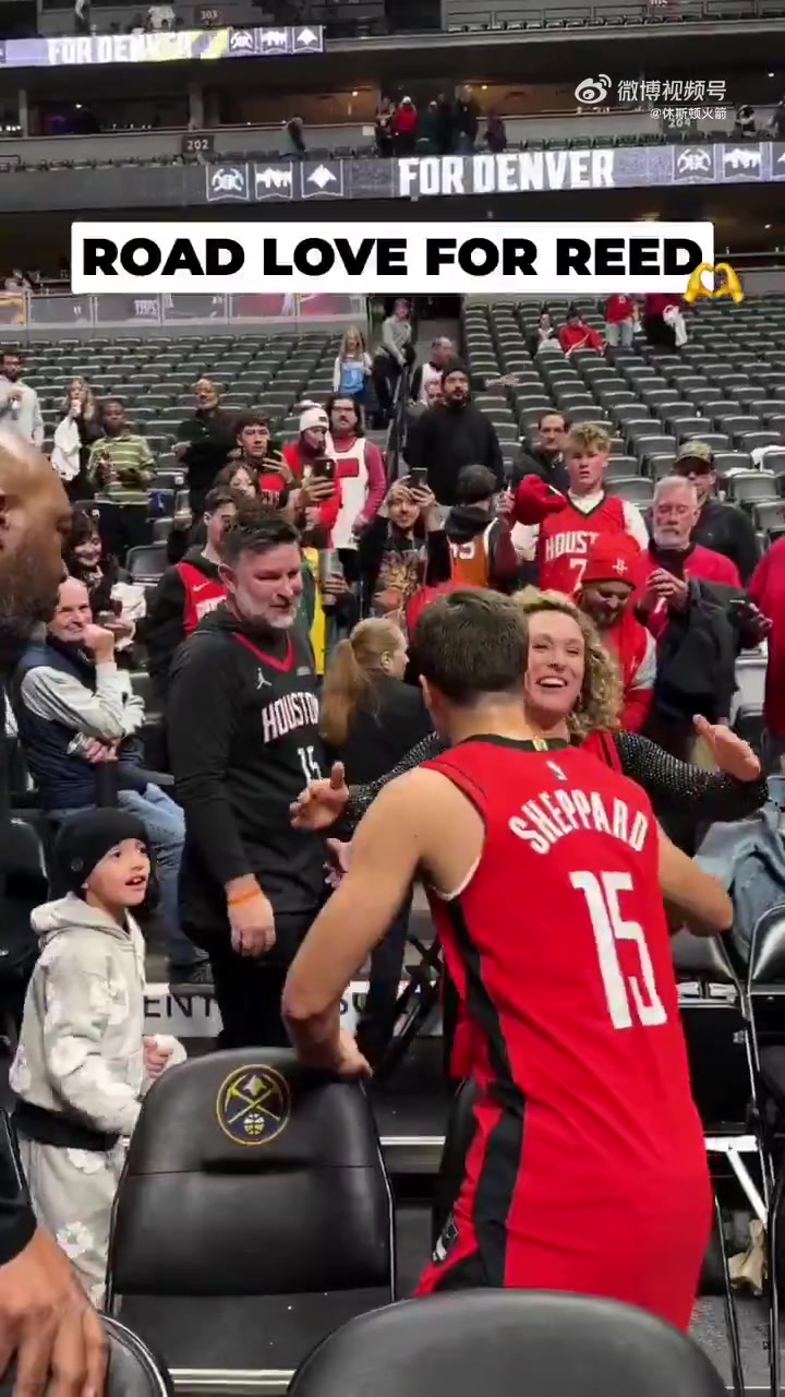 逐渐兑现火箭球迷的期待！今天赛后，谢泼德与球迷激情拥抱庆