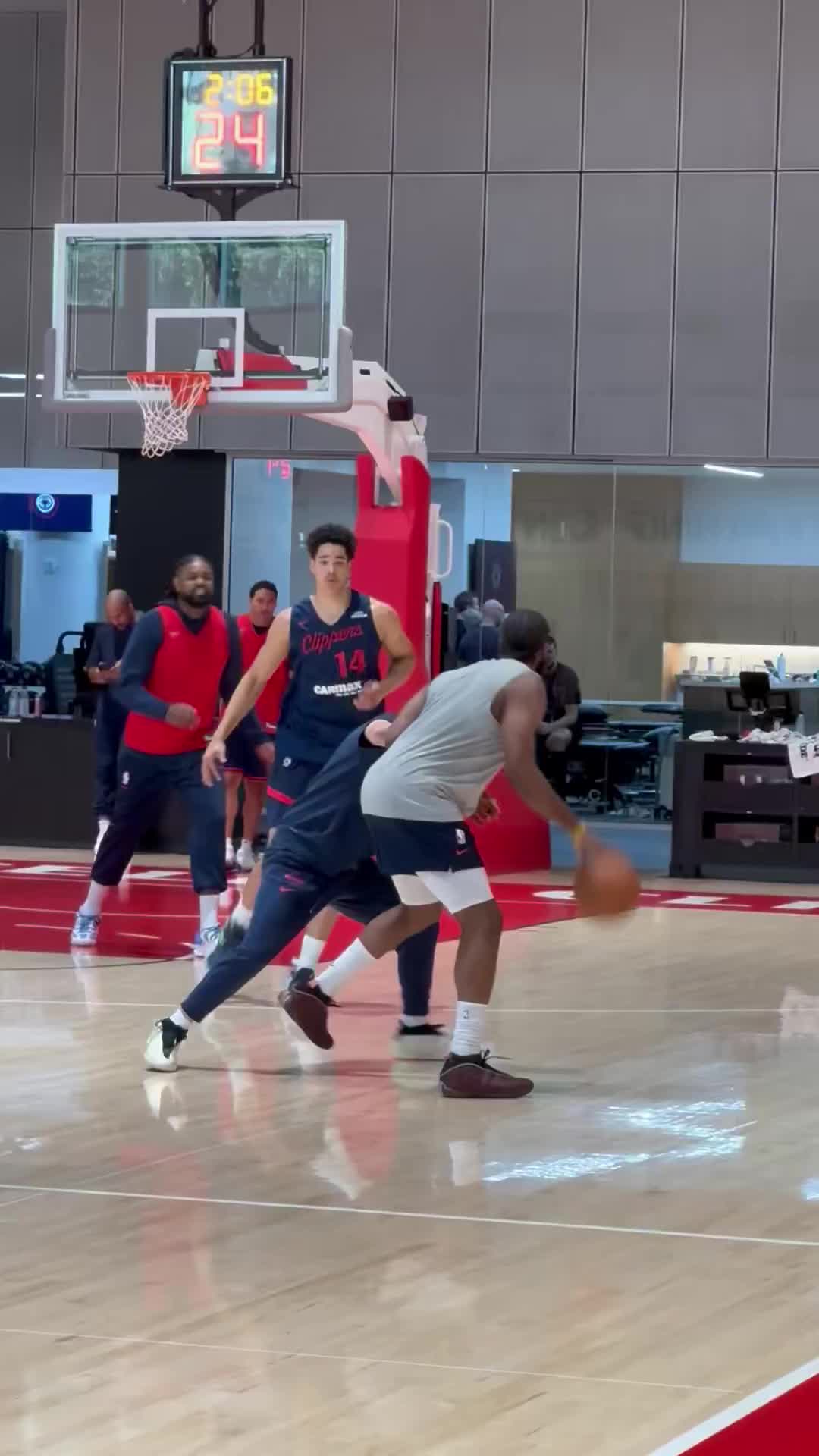 我船秘密武器？祖巴茨伤缺数周，哈登与新秀尼德豪泽猛练吃饼配合