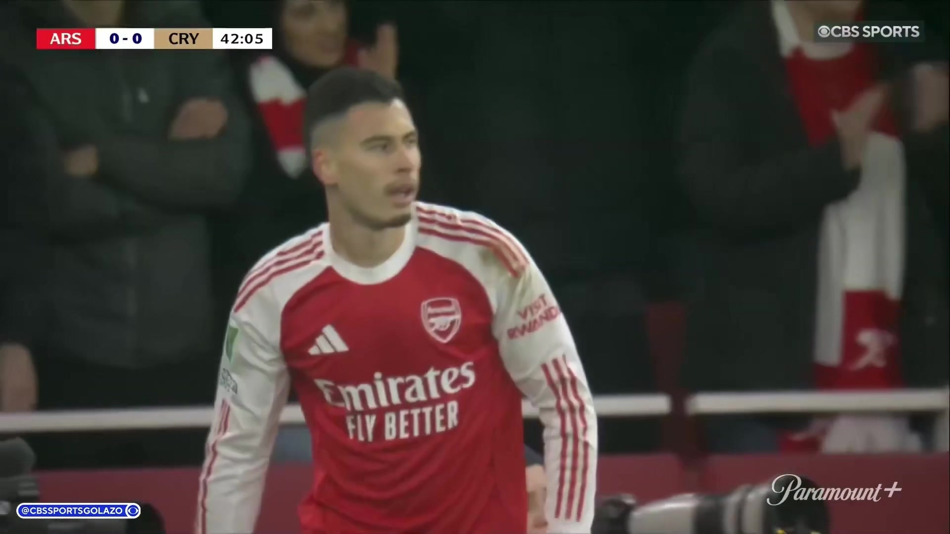 这下太帅了！马丁内利边路直接把坎沃晃倒，随后送出精准传中