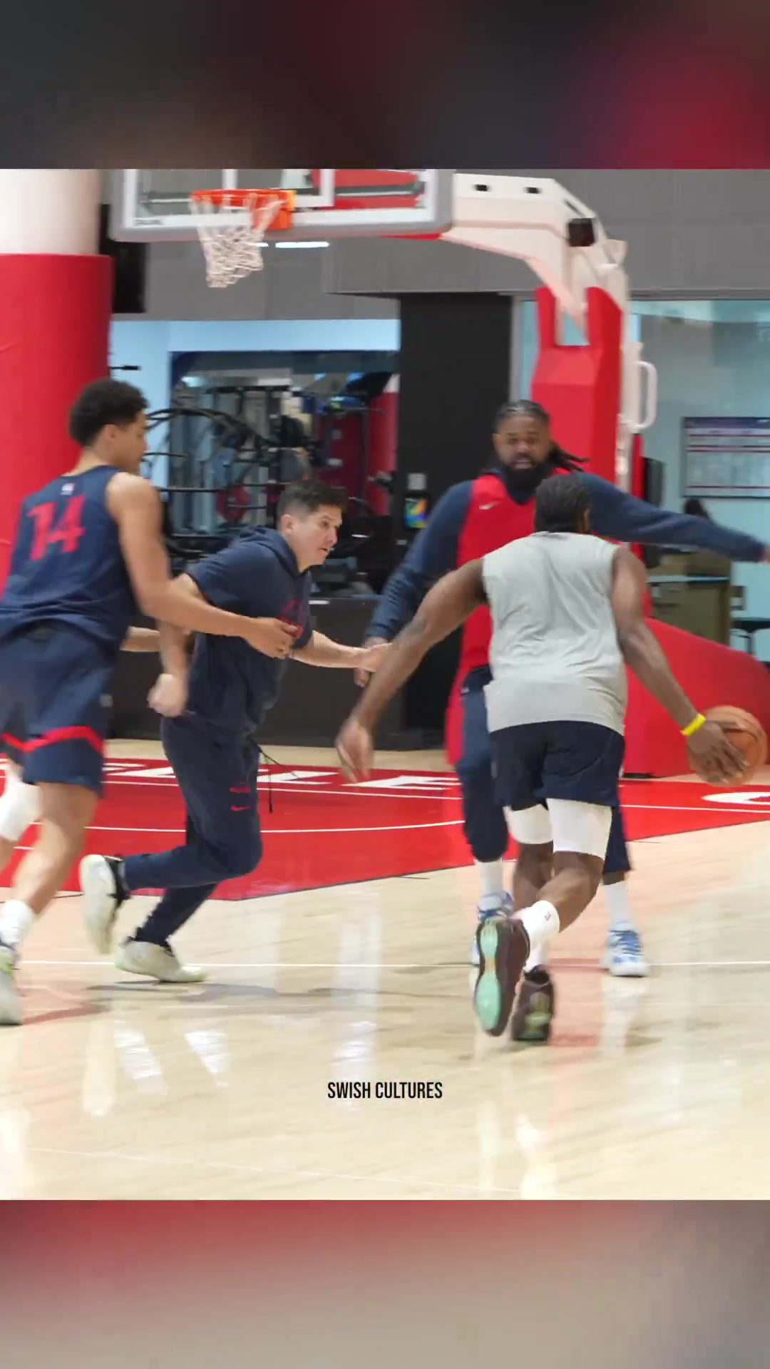 手把手教啊哈登带新秀中锋尼德豪泽练挡拆战术！能喂出来吗？