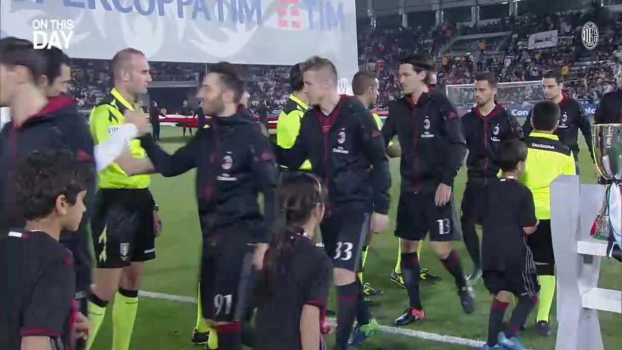 黑暗时代的冠军！名场面：16年超级杯AC米兰点球战胜尤文图斯！