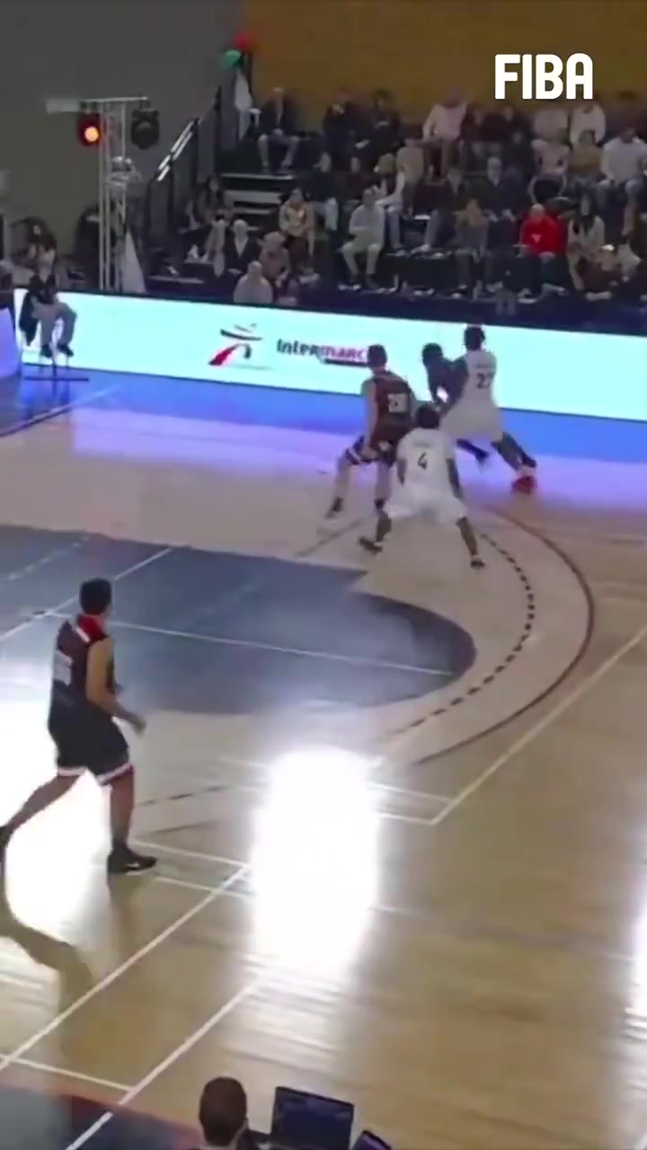 以小博大！太炸裂了！卡特式越人隔扣再现赛场！