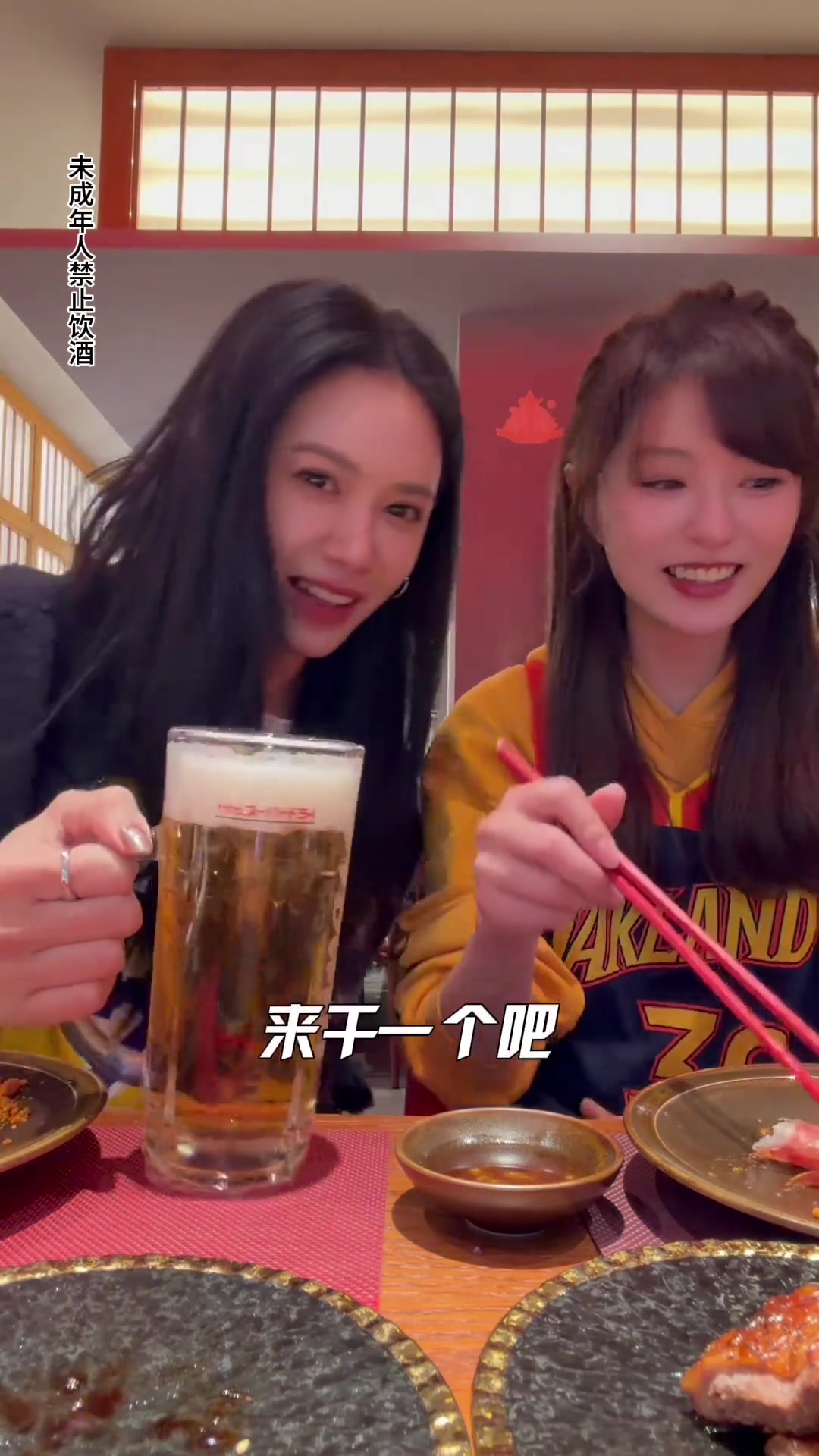 和小七梦幻联动！美娜：有多久没见到湖勇女主持合体了