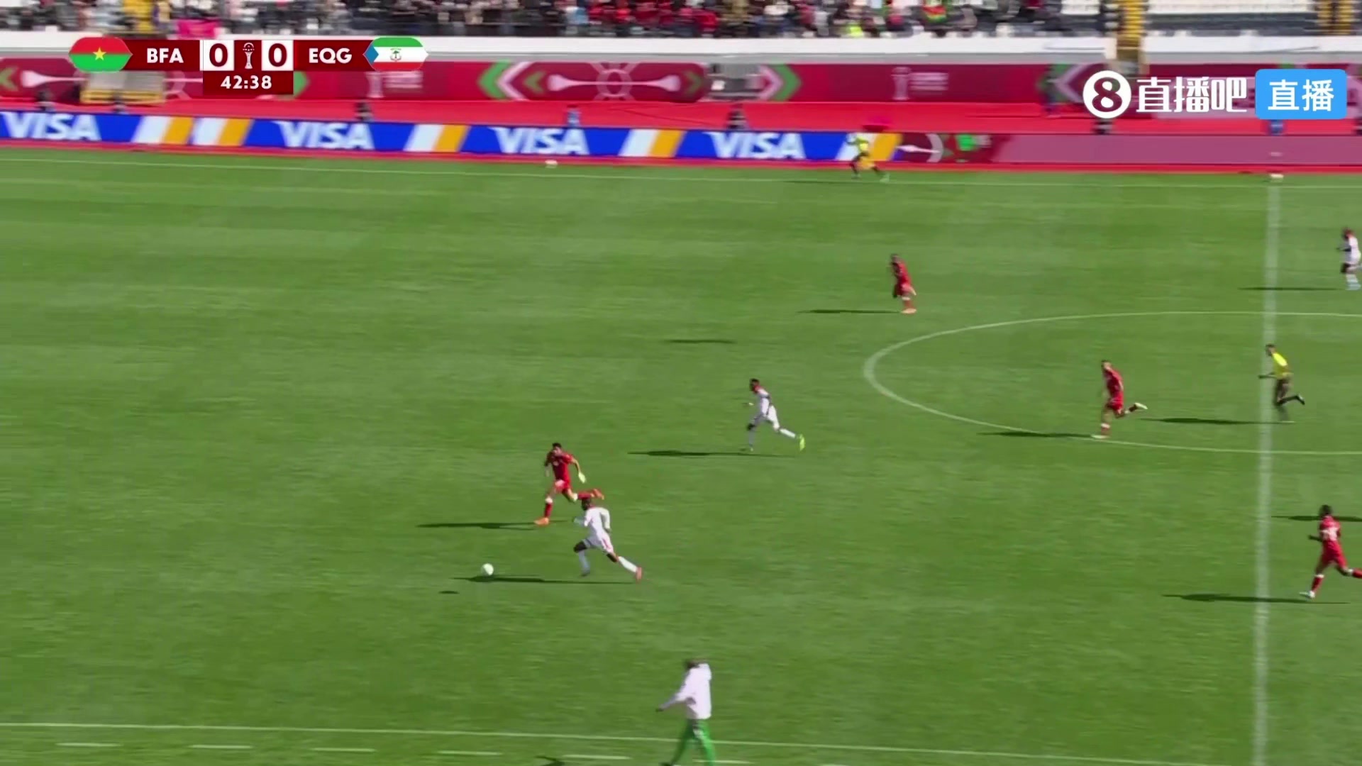 抽象！布基纳法索队前场2打2就是不射