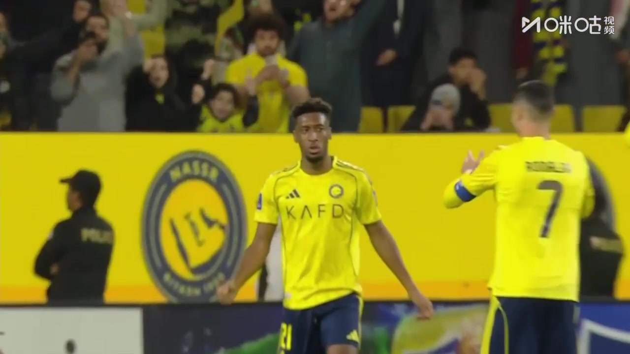 胜利先下一城！安吉洛倒三角传球，科曼不停球打门得手！