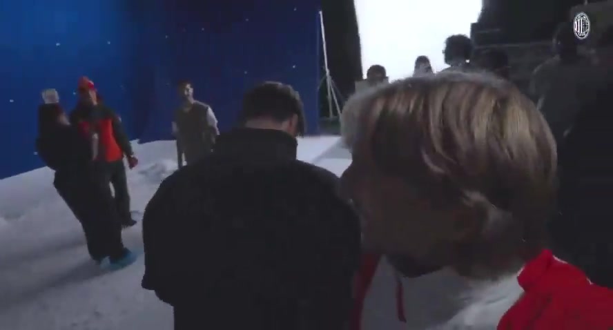 莫德里奇在米兰度过的第一个圣诞节，里奇好羞涩呀