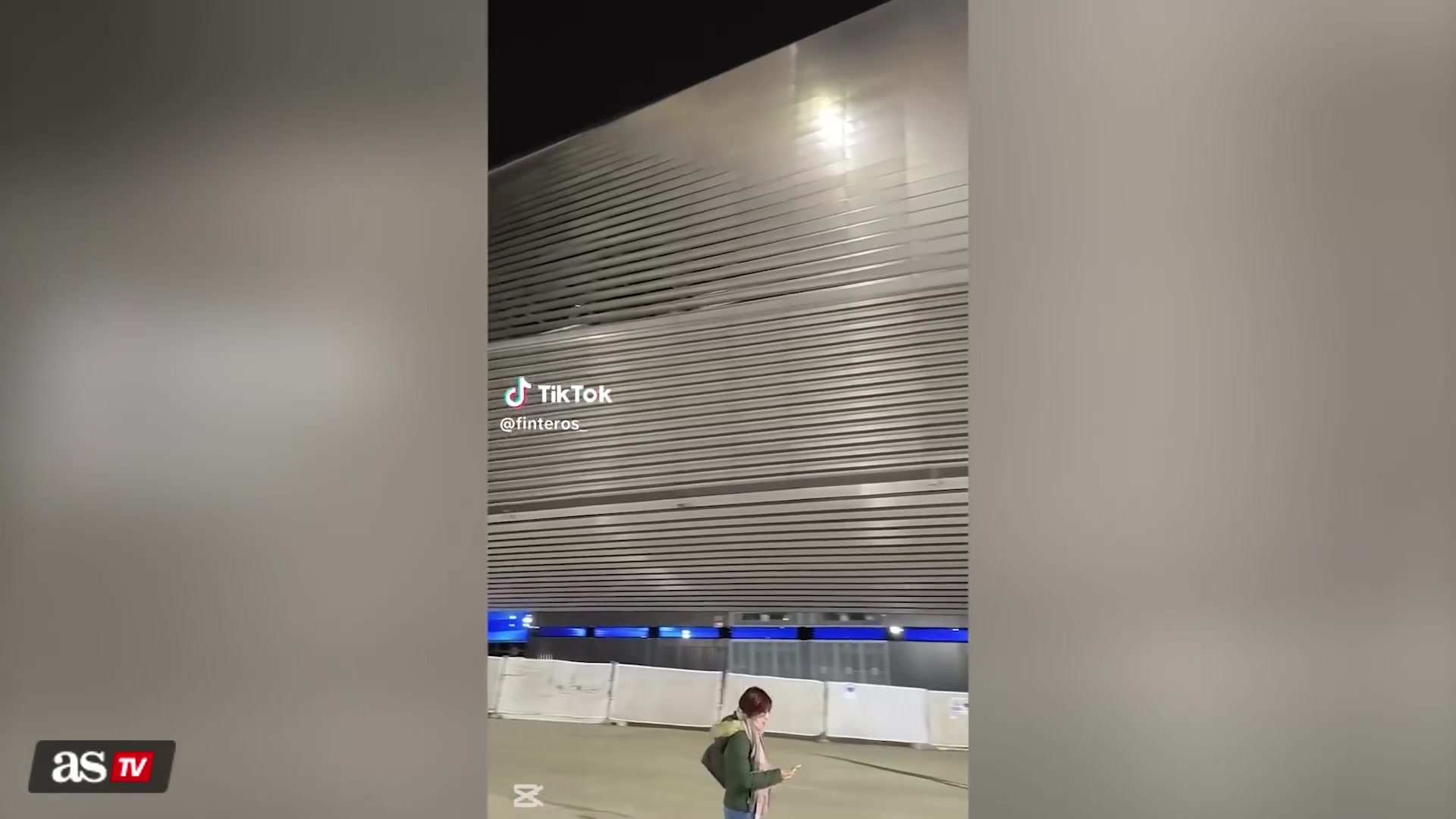 大开眼界！皇马将伯纳乌球场改造成圣诞主题乐园，孩子们有福啦~