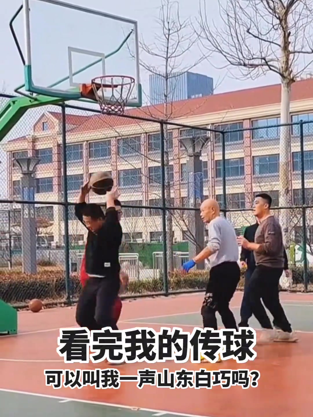 第30秒挫中笑点！真正的一人拿球7人慌张！他的助攻神出鬼没！