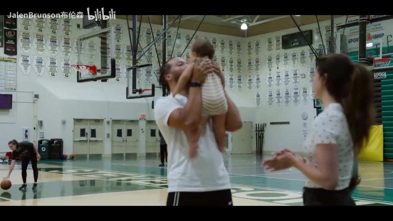 带娃时刻！布伦森和女儿的甜蜜瞬间！大头老婆很漂亮啊~