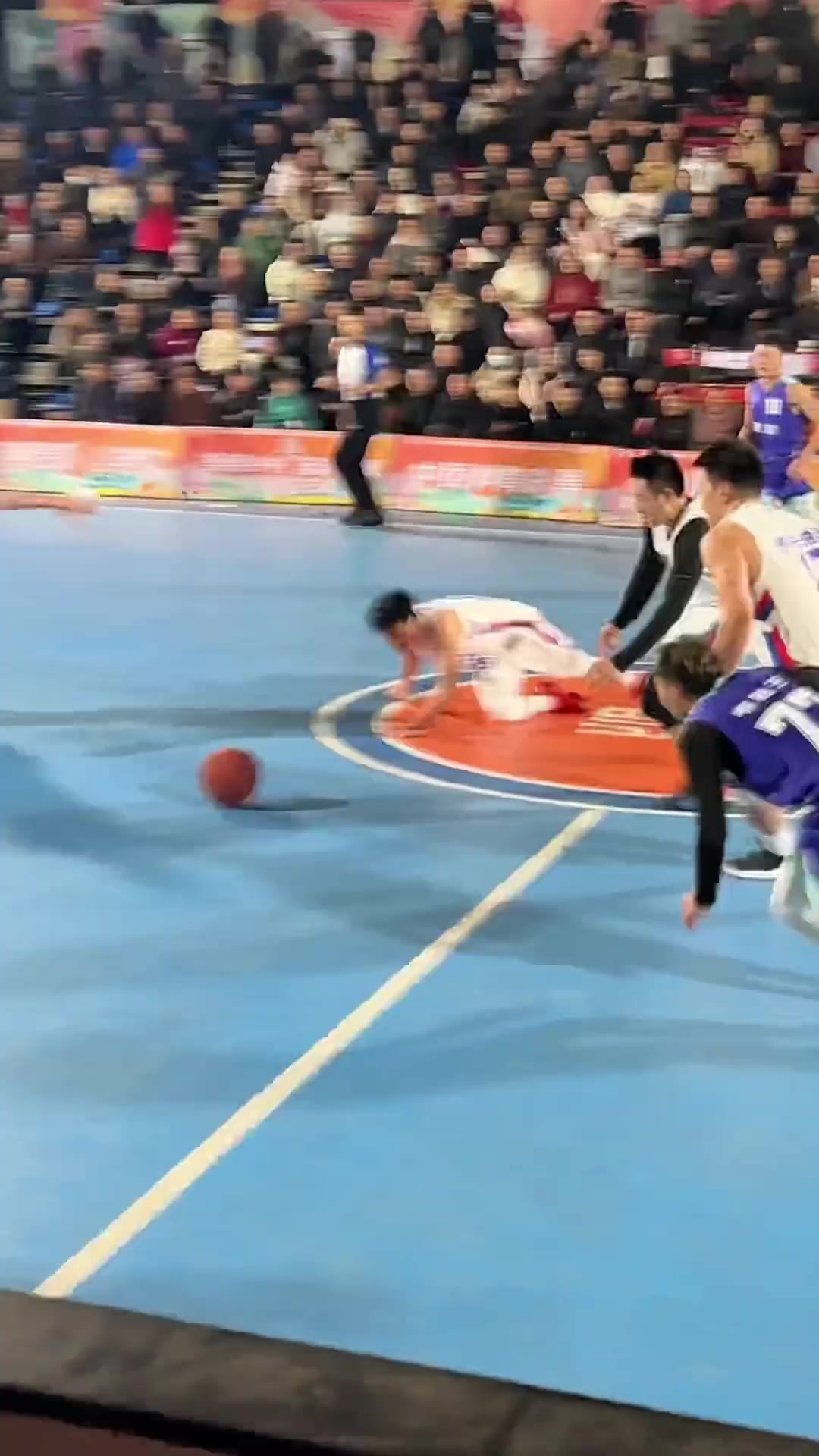 这就是贵州篮球的魅力！怎么打都得脱层皮！！