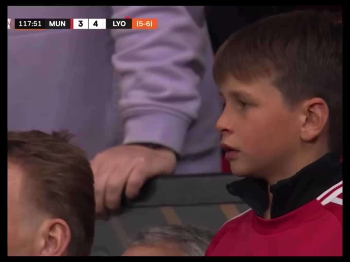 曼联球迷：那一刻，小男孩仿佛看到了爸爸口中那个无所不能的红魔