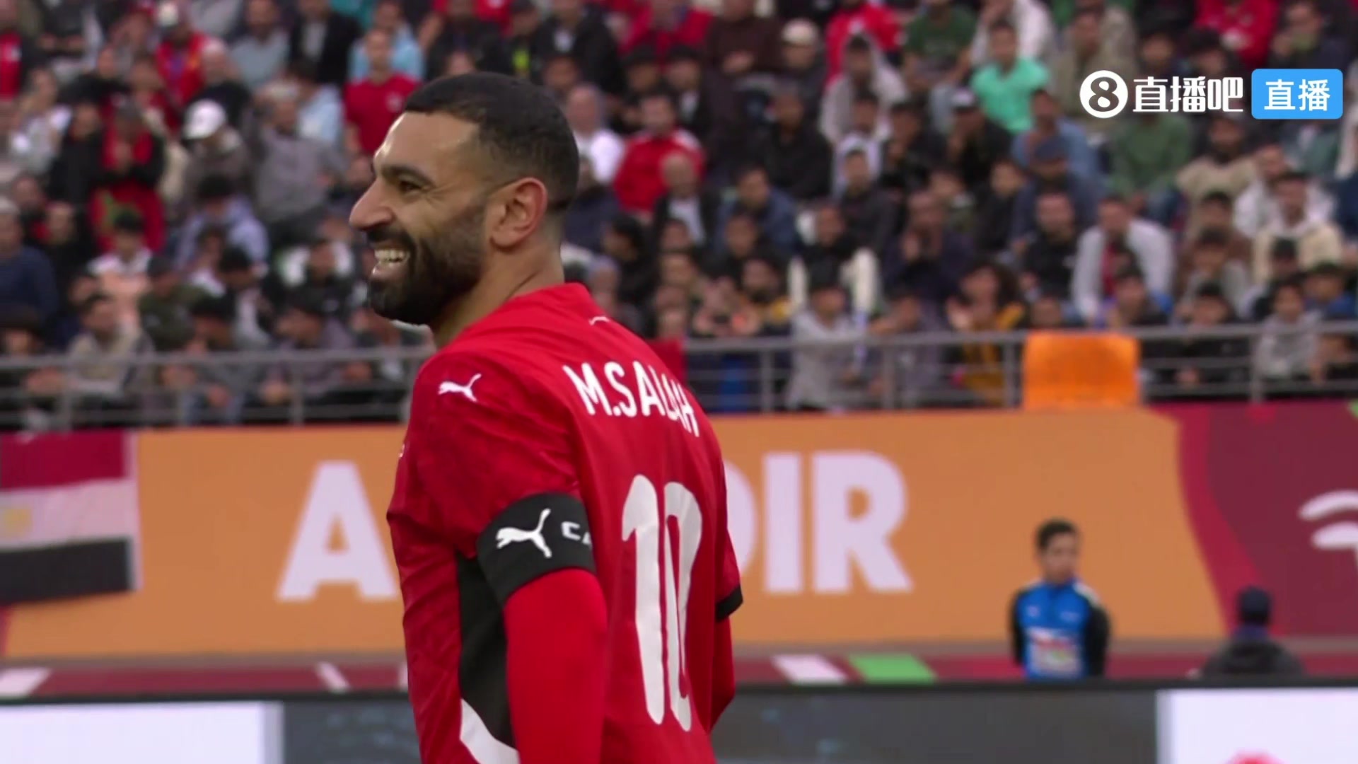 没吃到啊！队友喂饼到嘴边，萨拉赫拍马没赶到