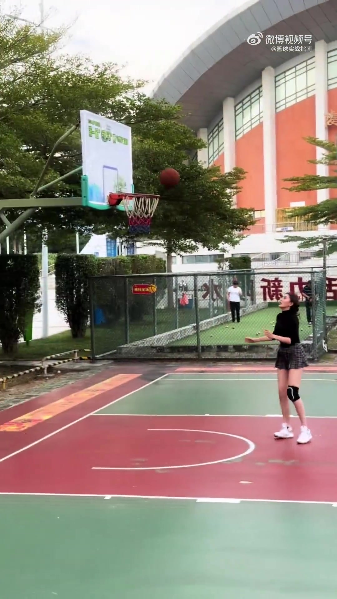 NBA有啥好看的？看小姐姐打球不是更好看？