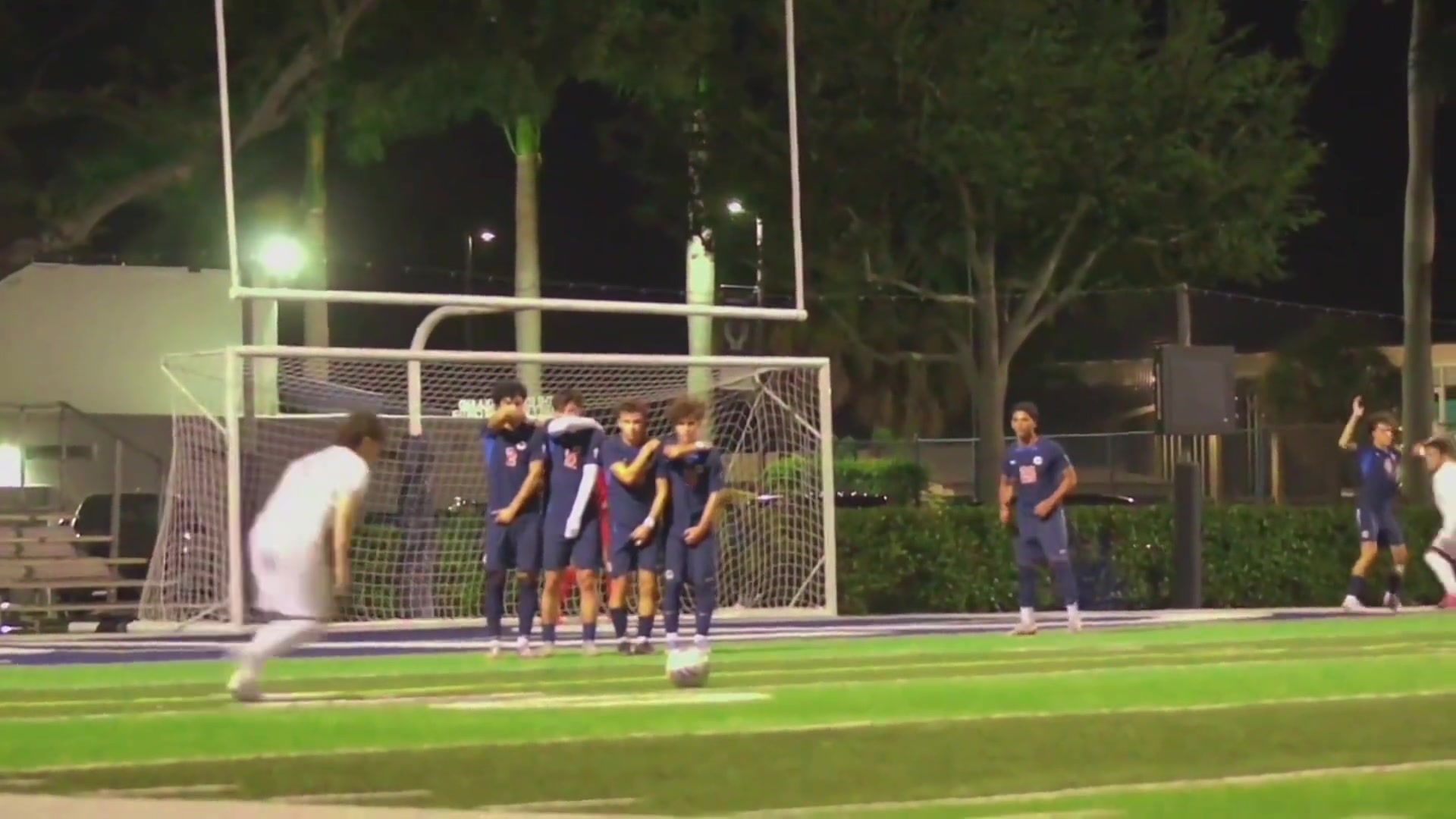 打进这样一粒任意球，至少一周听不进去课