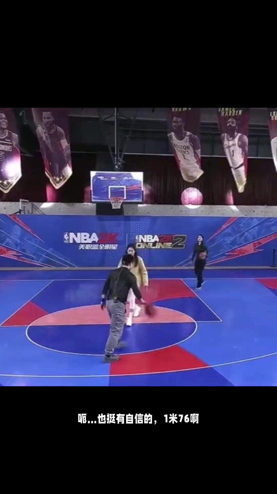 来自徐静雨1米76压迫感！自我评价身材又好又会打篮球跟腱也粗