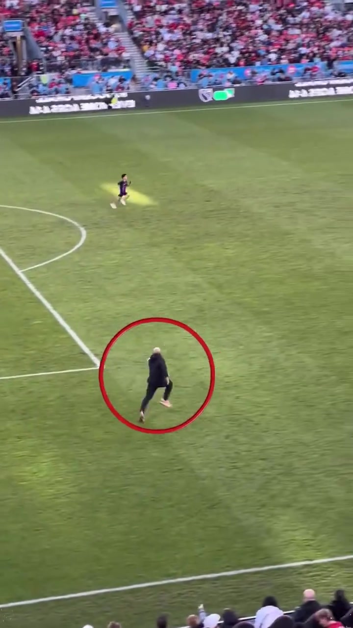 眼里只有梅西的男人！梅西保镖精彩集锦！这活真的不好干！