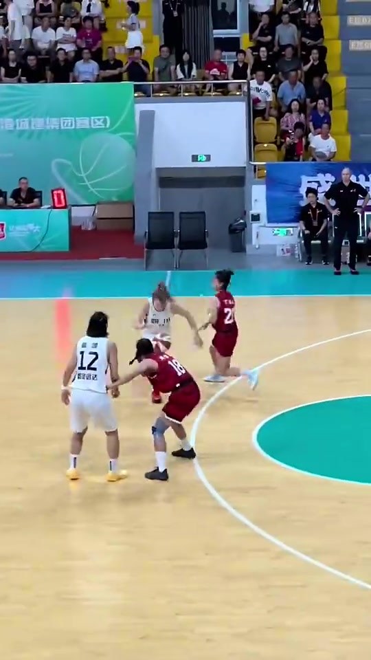 纯纯碾压！李梦在国内比赛真要突破，这大体格子谁能挡得住啊