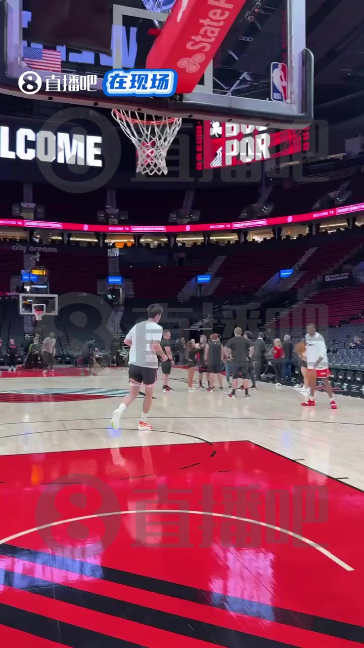 杨瀚森练完飞扣马上衔接投弧顶三分5成命中躲防守后投篮不中