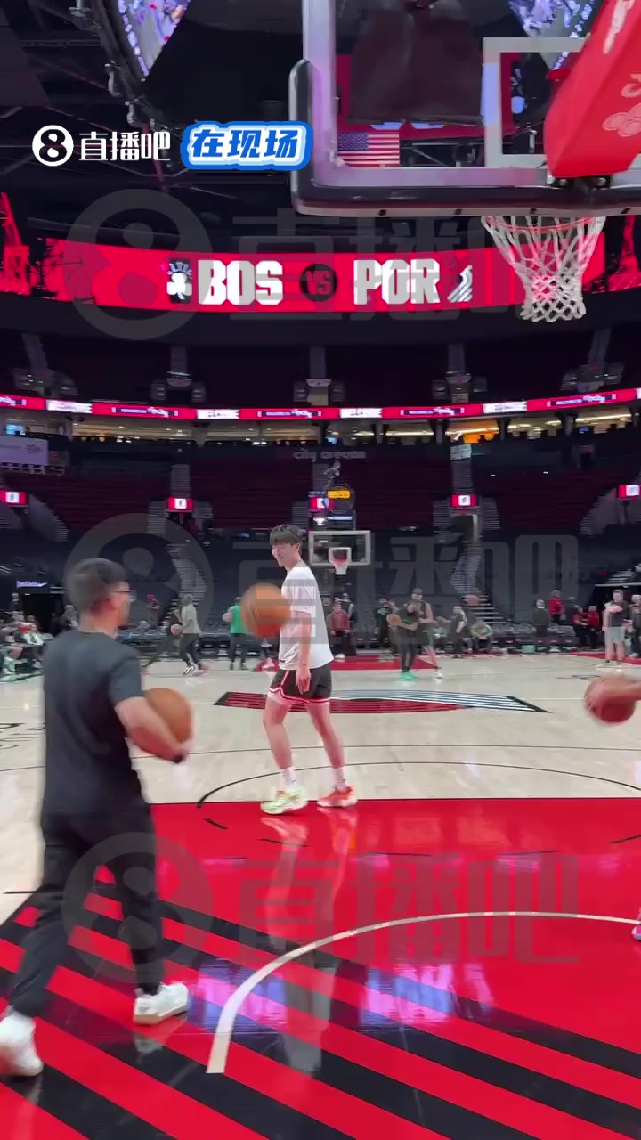 为空切做准备？杨瀚森赛前训练挡拆后顺下接球飞扣