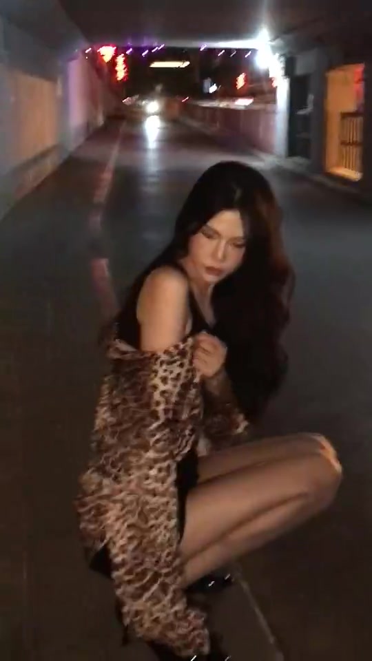 很诱惑！前女篮国手许诺曾晒豹纹性感大片：爱你是孤单心事~