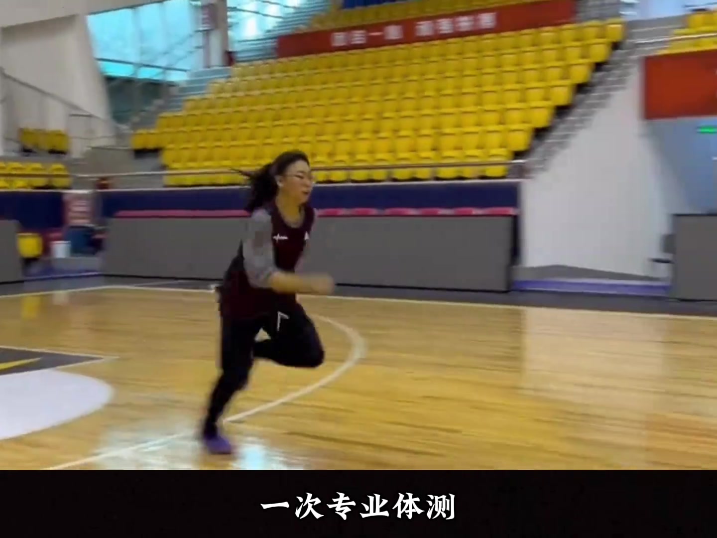 冯敏敏参加广东女篮试训，跑动成绩接近男子球员，她能打职业